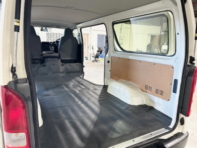 2015 Toyota Hiace = 4x4 = 3L Diesel 