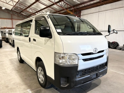 2015 Toyota Hiace = 4x4 = 3L Diesel