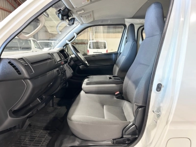 2018 Toyota Hiace = 6 Seaters = ONLY 89kms!!