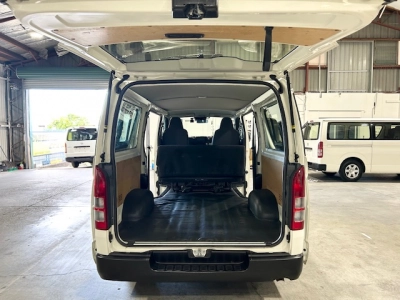 2018 Toyota Hiace = 6 Seaters = ONLY 89kms!!