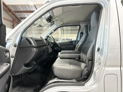 2018 Toyota Hiace =2WD= Free Heavy Duty ROOFRACK *** $1000 DISCOUNTED for FUEL