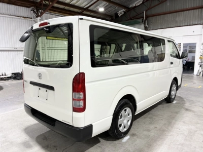 2020 Toyota Hiace / 6 SEATER 