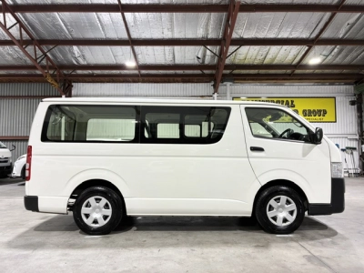 2020 Toyota Hiace / 6 SEATER 