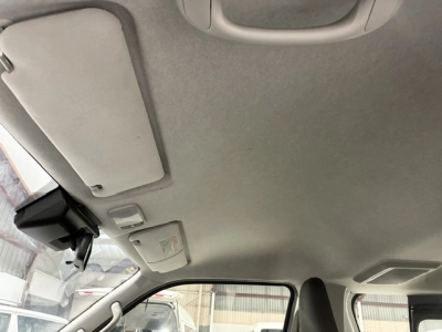 2020 Toyota Hiace / 6 SEATER 