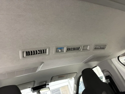 2020 Toyota Hiace / 6 SEATER 