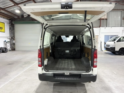 2020 Toyota Hiace / 6 SEATER 