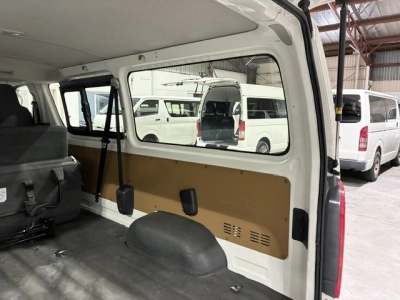 2020 Toyota Hiace / 6 SEATER 