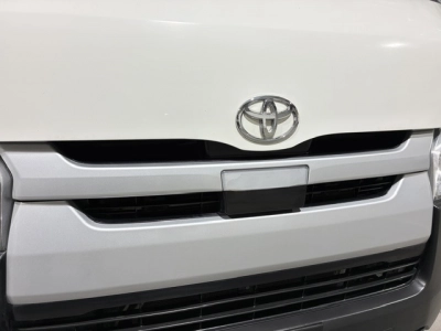 2020 Toyota Hiace / 6 SEATER 