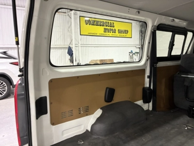 2020 Toyota Hiace / 6 SEATER 