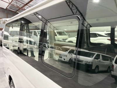 2020 Toyota Hiace / 6 SEATER 