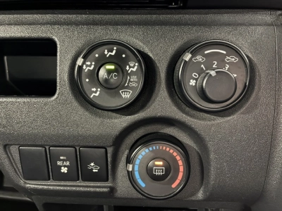 2020 Toyota Hiace / 6 SEATER 
