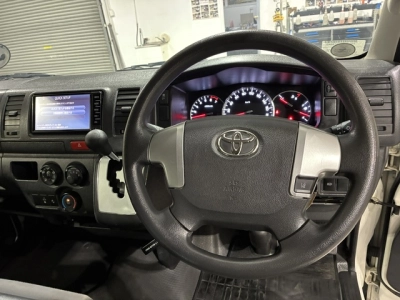 2020 Toyota Hiace / 6 SEATER 