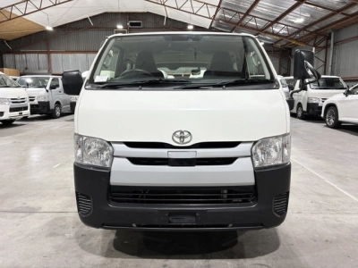 2020 Toyota Hiace / 6 SEATER 