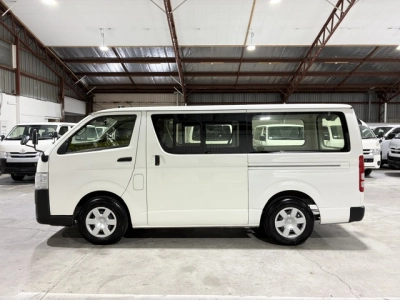 2020 Toyota Hiace / 6 SEATER 