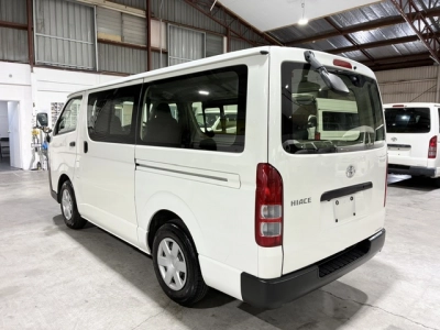 2020 Toyota Hiace / 6 SEATER 