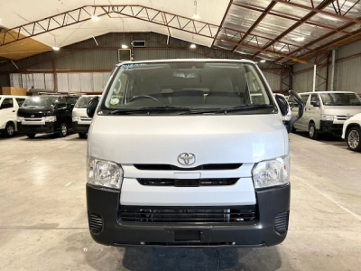 2018 Toyota Hiace ==FULL OPTION, 6 SEATERS==