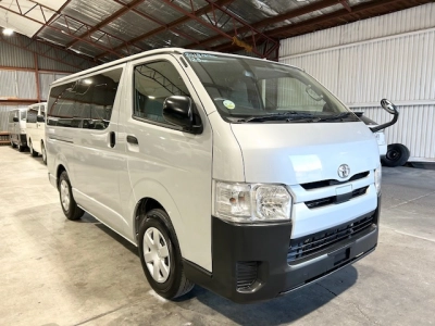 2018 Toyota Hiace ==FULL OPTION ---- 6 SEATERS==