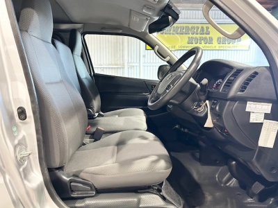 2018 Toyota Hiace ==FULL OPTION, 6 SEATERS==