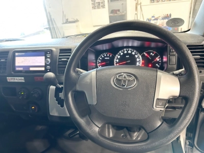 2018 Toyota Hiace ==FULL OPTION, 6 SEATERS==