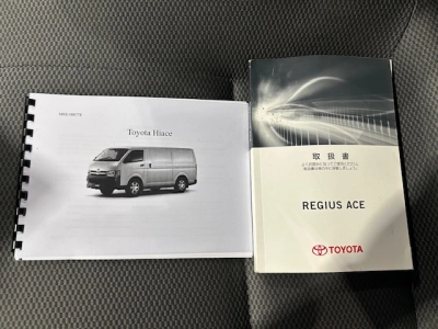 2018 Toyota Hiace ==FULL OPTION, 6 SEATERS==