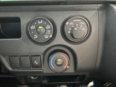 2018 Toyota Hiace ==FULL OPTION, 6 SEATERS==