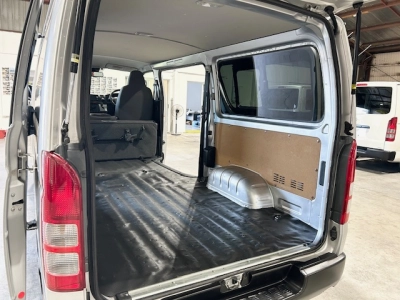 2018 Toyota Hiace ==FULL OPTION, 6 SEATERS==
