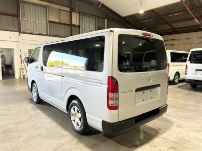 2018 Toyota Hiace ==FULL OPTION, 6 SEATERS==