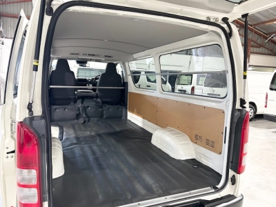 2018 Toyota Hiace = 4X4 = ONLY 123kms