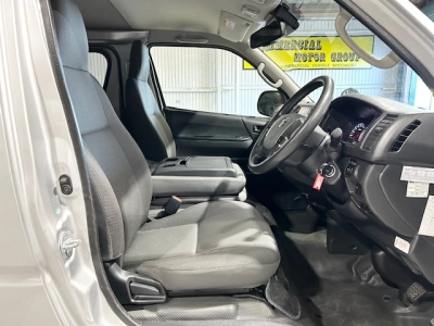 2018 Toyota Hiace - 6 Seater - Full Options