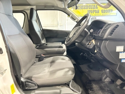 2020 Toyota Hiace =4X4= 6 Seaters 