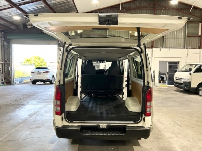 2020 Toyota Hiace =4X4= 6 Seaters 