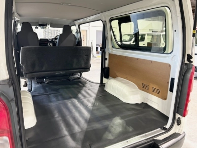 2020 Toyota Hiace =4X4= 6 Seaters 