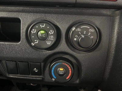 2020 Toyota Hiace =4X4= 6 Seaters 