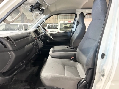 2020 Toyota Hiace =4X4= 6 Seaters 