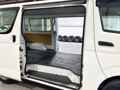 2020 Toyota Hiace = 4WD 4WD = NEW YEAR SALE