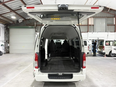 2017 Toyota Hiace =4X4= HIGHROOF ** CAMBELT DONE ** REAR AIRCON