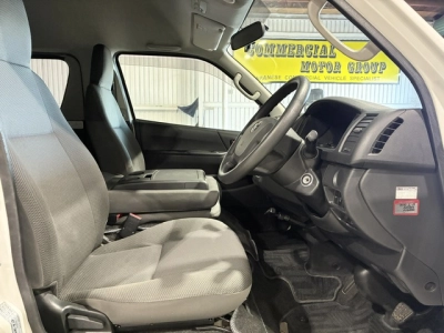 2017 Toyota Hiace =4X4= HIGHROOF ** CAMBELT DONE ** REAR AIRCON