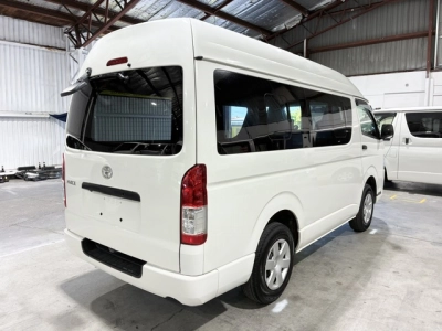 2017 Toyota Hiace =4X4= HIGHROOF ** CAMBELT DONE ** REAR AIRCON