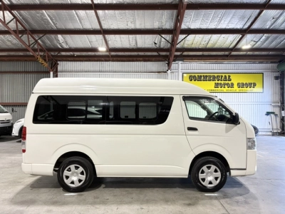 2017 Toyota Hiace =4X4= HIGHROOF ** CAMBELT DONE ** REAR AIRCON