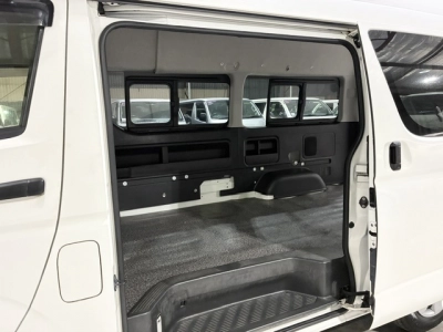 2017 Toyota Hiace =4X4= HIGHROOF ** CAMBELT DONE ** REAR AIRCON