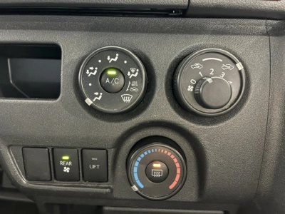 2017 Toyota Hiace =4X4= HIGHROOF ** CAMBELT DONE ** REAR AIRCON