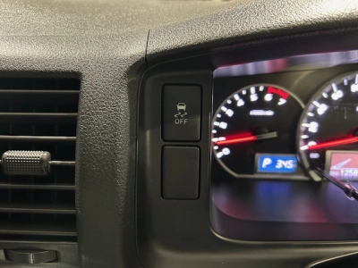 2019 Toyota Hiace $$ 4000 REDUCED $$ -- 6 SEATERS --