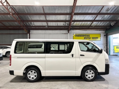 2019 Toyota Hiace $$ 4000 REDUCED $$ -- 6 SEATERS --