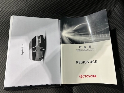 2019 Toyota Hiace $$ 4000 REDUCED $$ -- 6 SEATERS --