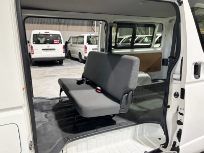 2019 Toyota Hiace $$ 4000 REDUCED $$ -- 6 SEATERS --