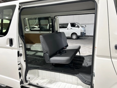 2019 Toyota Hiace $$ 4000 REDUCED $$ -- 6 SEATERS --