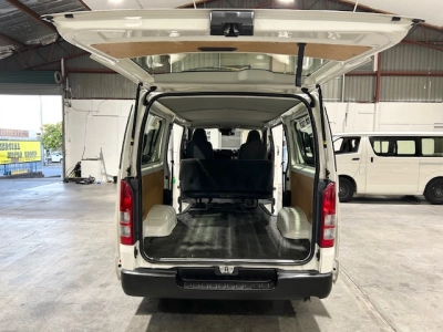 2019 Toyota Hiace $$ 4000 REDUCED $$ -- 6 SEATERS --