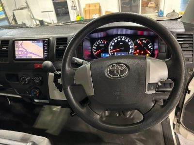 2019 Toyota Hiace $$ 4000 REDUCED $$ -- 6 SEATERS --