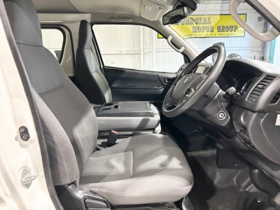 2019 Toyota Hiace $$ 4000 REDUCED $$ -- 6 SEATERS --