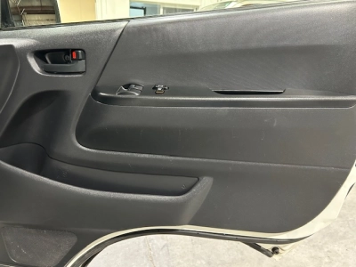 2019 Toyota Hiace $$ 4000 REDUCED $$ -- 6 SEATERS --